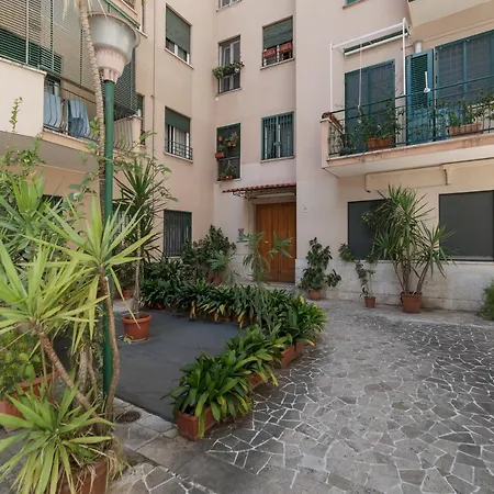 Guesthost - San Giovanni With Balcony Appartement Rome