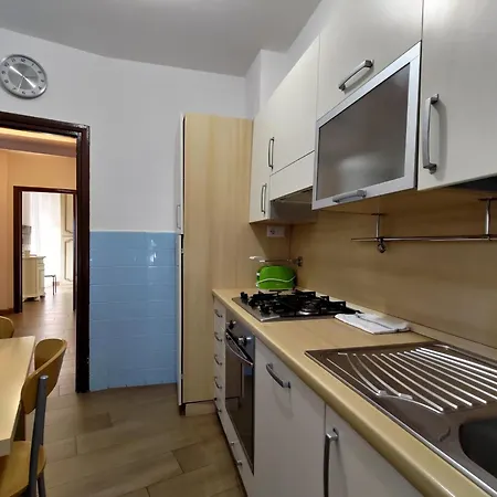 Lägenhet Guesthost - San Giovanni With Balcony Rom