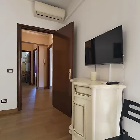 Guesthost - San Giovanni With Balcony * Rom