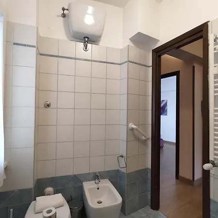 Guesthost - San Giovanni With Balcony Rom