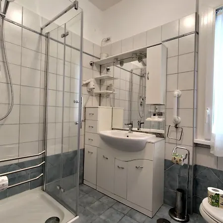 Guesthost - San Giovanni With Balcony