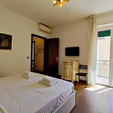 Lägenhet Guesthost - San Giovanni With Balcony *