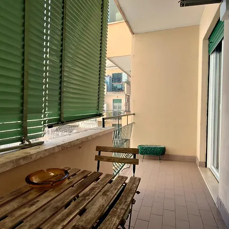 Lägenhet Guesthost - San Giovanni With Balcony Rom