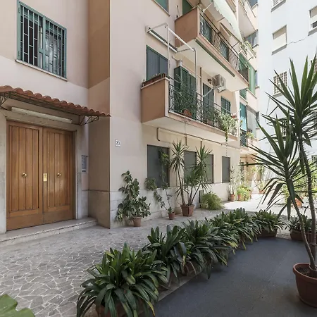 Guesthost - San Giovanni With Balcony Lägenhet