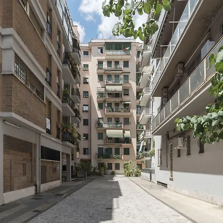 Guesthost - San Giovanni With Balcony Rom