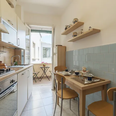 Lägenhet Guesthost - San Giovanni With Balcony *