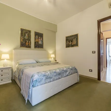 Guesthost - San Giovanni With Balcony Rom