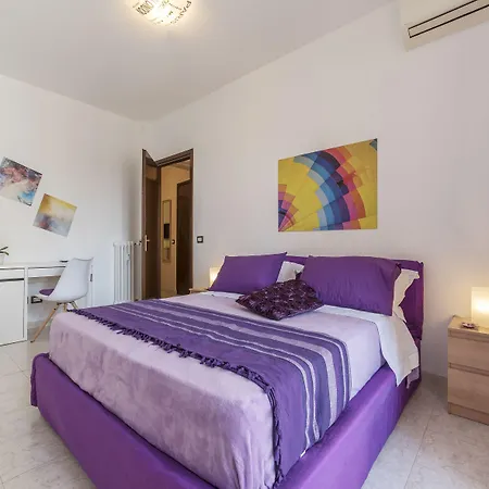 Guesthost - San Giovanni With Balcony Lägenhet *